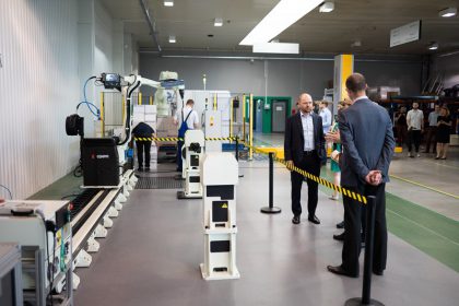 Wizyta Ministra Mazura w ASTOR Robotics Center