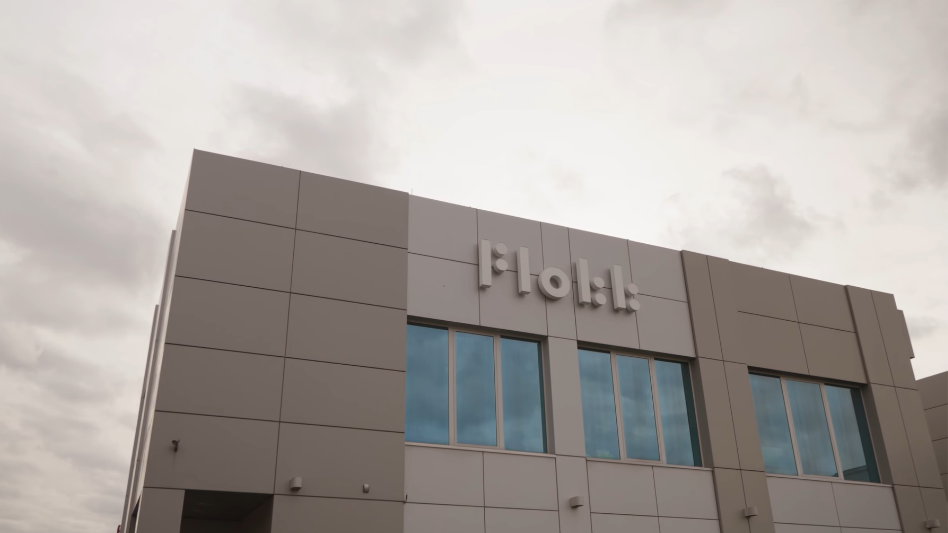 Logistyka produkcji i efektywny transport wewnątrzzakładowy – na przykładzie firmy Flokk