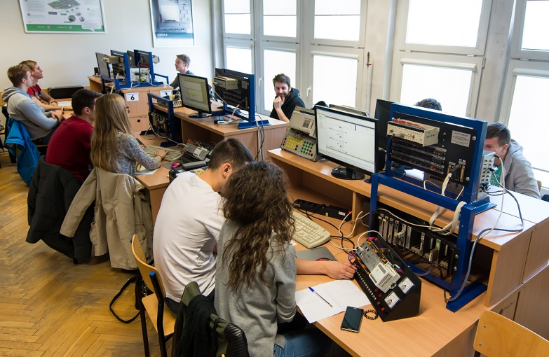 Pierwsze w Polsce nowoczesne laboratorium sterowania i automatyki Astraada One na AGH w Krakowie
