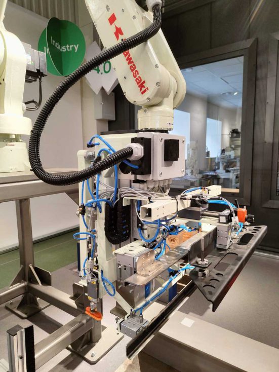 Gripper for an industrial robot, source: ASTOR