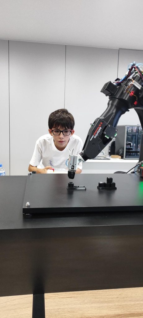 Unimate Labs is a robotics and technology laboratory, where kids can learn robotics based on Astorino robot. Source: Unimate Labs