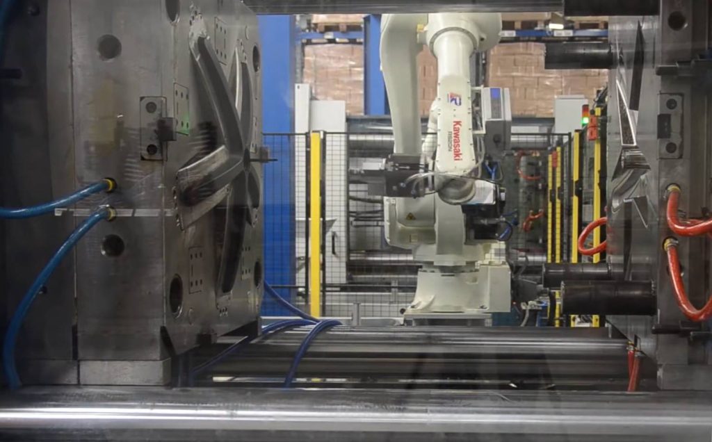 Kawasaki Robotics industrial robot working with an injection moulding machine. Source: ASTOR