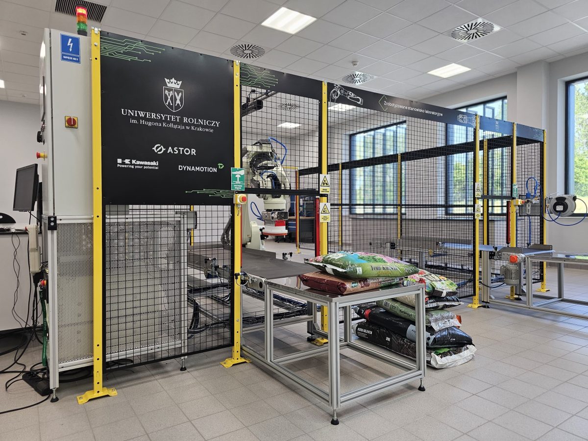 Stanowisko badawcze z robotem Kawasaki Robotics