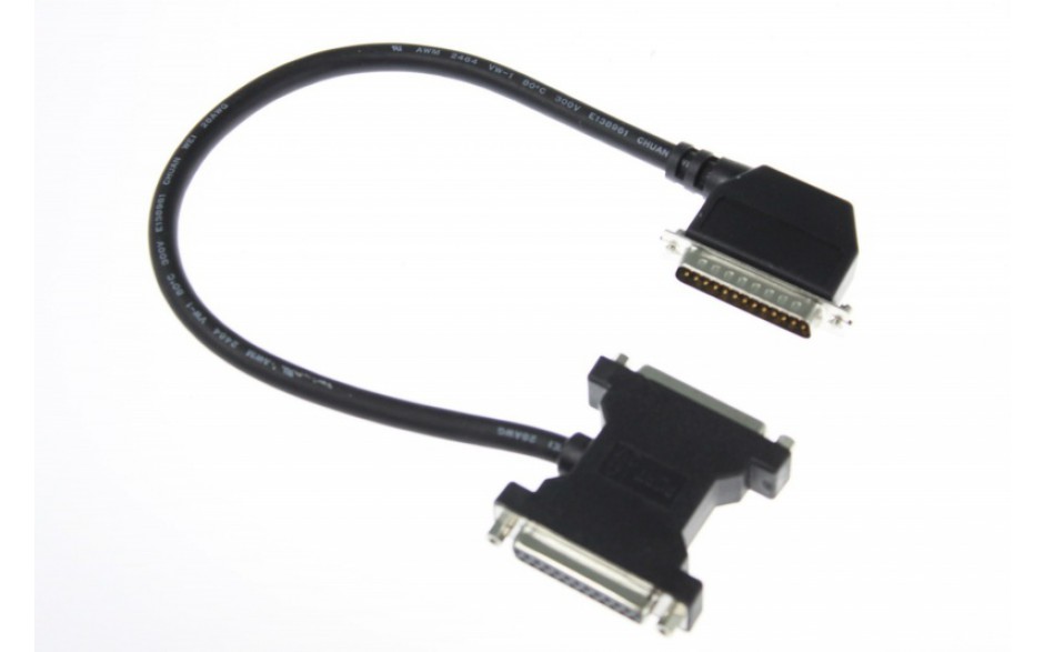 90-30 - Kabel rozgałęziający dla portów szeregowych w PCM301, PCM311 i CMM311 (zapasowy)