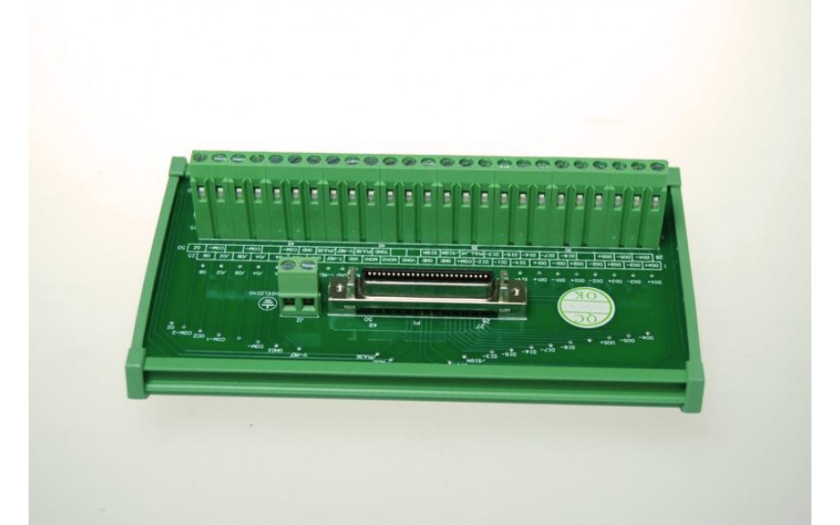 Wyprzedaż - terminal I/O z kablem przyłączeniowym 0,5m. Element jest opcjonalny. 3