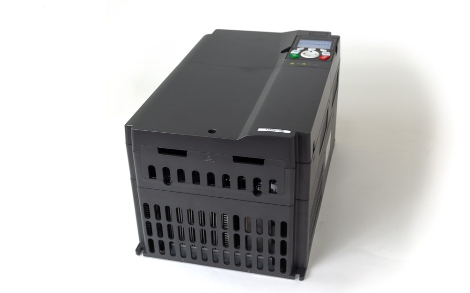 Przetwornik częstotliwości DRV-28: 30/37 kW, zasilanie 3x400V, sterowanie wektorowe, STO, filtr EMC, panel operatorski LCD, obsługa modułów rozszerzeń, funkcje went-pomp, fire-mode, 30m gwarancji, IP55 4
