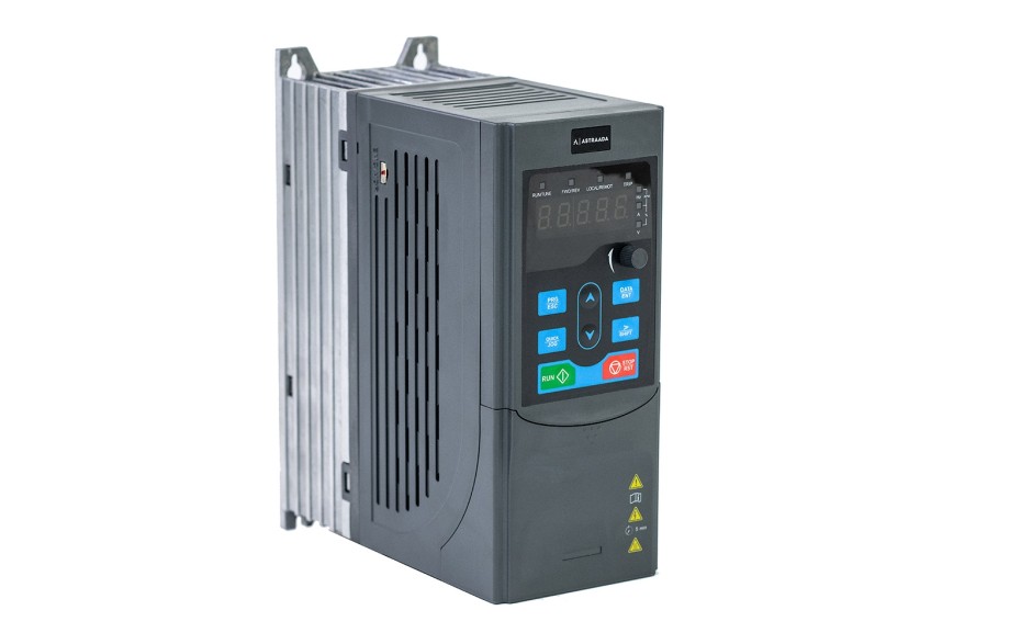 Falownik 1.5 kW trójfazowy do wentylatora i pompy, filtr kategorii C2, panel LED, pasywne chłodzenie  3