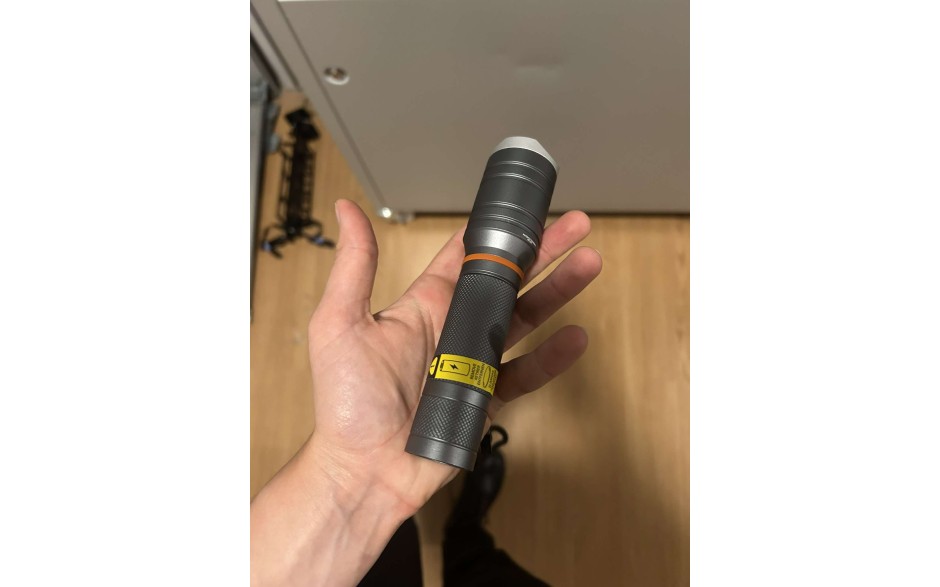 Latarka Nebo 300 lumenów z logo ASTOR 2