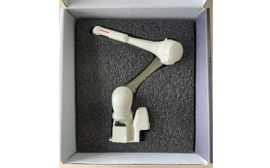 Plastikowy mini robot model RS025N 2