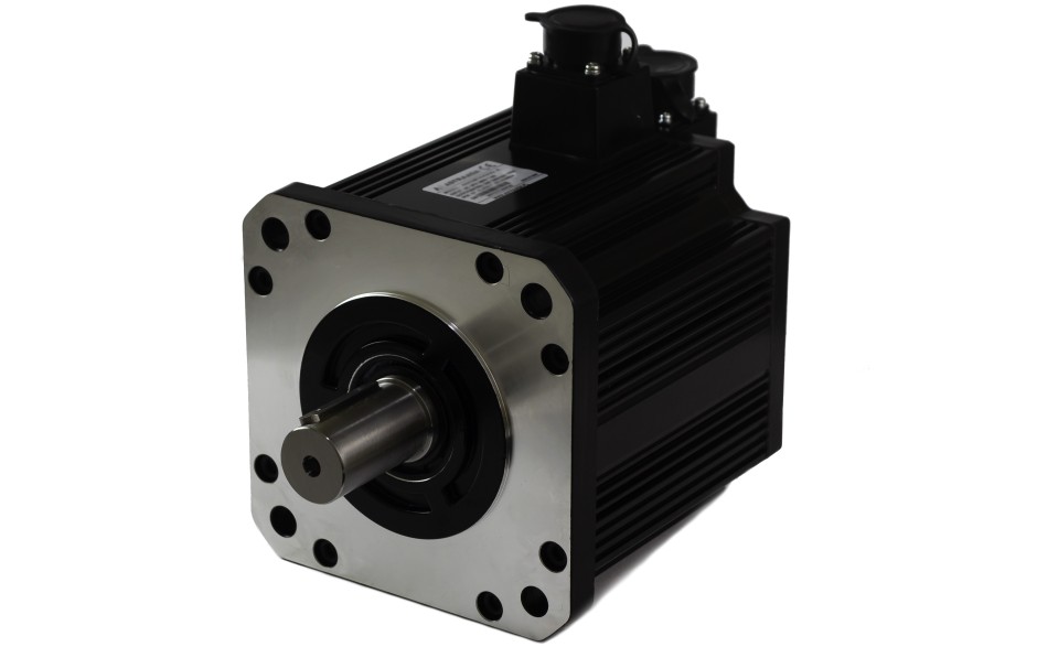 Serwosilnik o mocy 4.4kW (27Nm), zasilanie 400V, enkoder absolutny, prędkość znam. 1500rpm, wym. kołnierza 180mm, 24 miesięcy gwarancji.  2