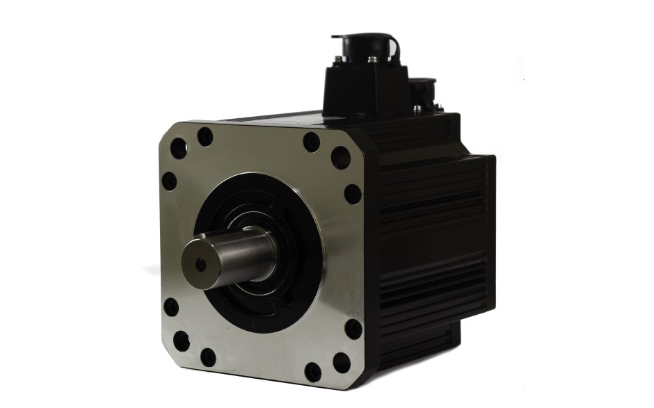 Serwosilnik o mocy 4.4kW (27Nm), zasilanie 400V, enkoder absolutny, prędkość znam. 1500rpm, wym. kołnierza 180mm, 24 miesięcy gwarancji. 