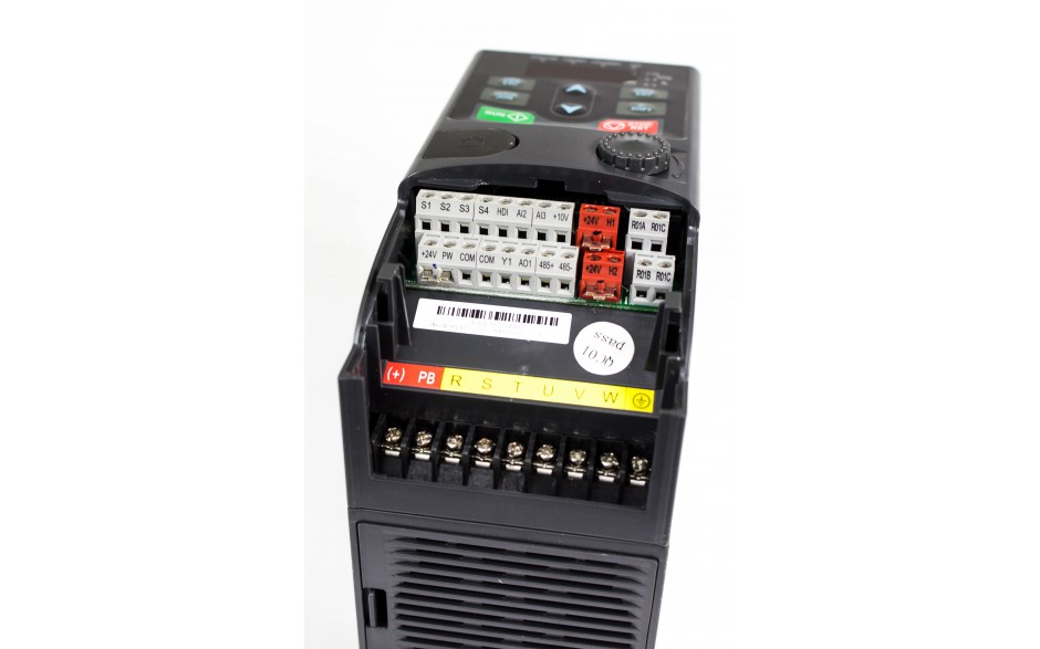 Frequency inverter 1.5 kW, STO; single-phase input / three-phase output; 30 month warranty 6